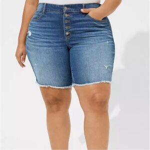 Torrid Distressed Hi-Rise Bermuda Blue Jean Shorts Size 22 Stretch Casual Spring